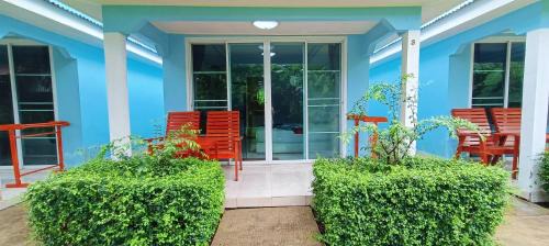 Ko Mook House | Discover Forever Kohmook Bungalows: Family-Friendly Retreat