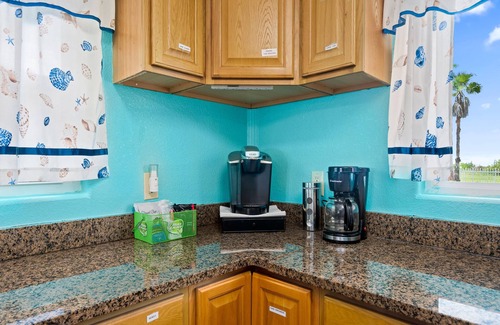 Taft House | Paradise Awaits: Family-Friendly 4-Star Hotel with Breakfast