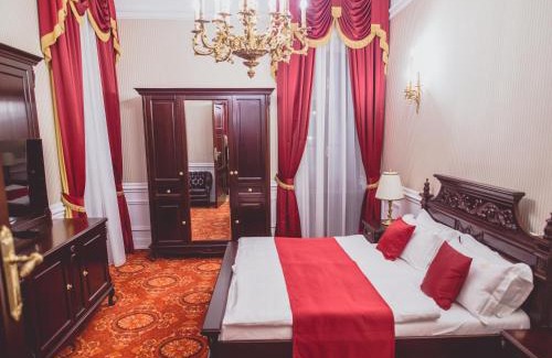 Mandok Hotel | Discover Forgách Kastély: Family-Friendly Retreat with Pool
