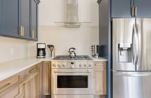 Monterey Cottage | Discover Bold Lakefront Escapes at Forget-me-not by Avantstay