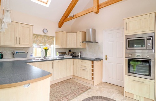 St. Columb Major Cottage | Family-Friendly Forget-Me-Not with Ocean View in St Columb