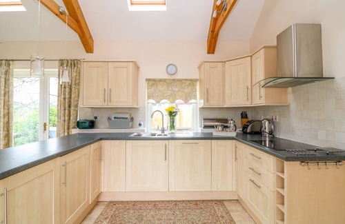 St. Columb Major Cottage | Family-Friendly Forget-Me-Not with Ocean View in St Columb