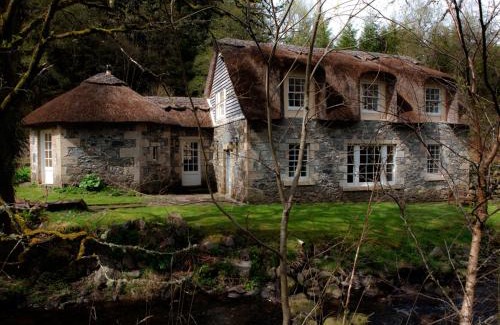 Kirkmichael Villa | Pet Friendly Forget Me Not Holiday Cottage with Spa and Dining