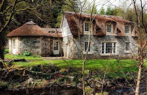 Kirkmichael Cottage | Pet-Friendly 2-Bedroom Retreat in Dalmellington, Ayr