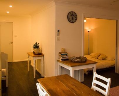 Gunderman House | Discover Forgotten Valley Guesthouse: Pet & Child Friendly Stay