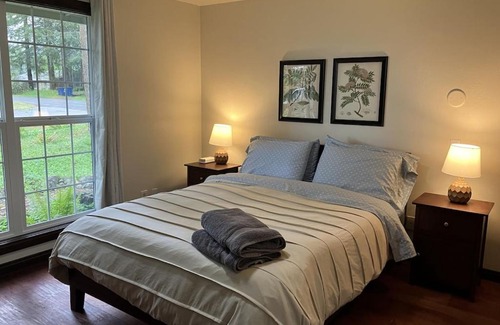Forks House | Forks Fir House: Pet-Friendly Retreat with High Guest Ratings