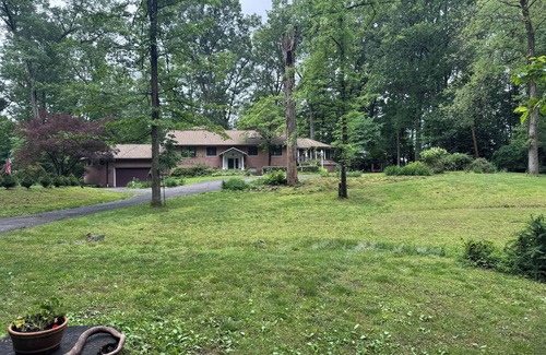 Great Falls House | Inviting Pet-Friendly Apartment with Spa and Breakfast