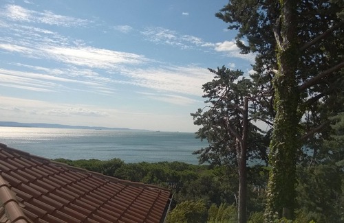 Roiano-Gretta-Barcola-Cologna-Scorcola Apartment | Charming Oceanfront Getaway: Renovated Fisherman’s House