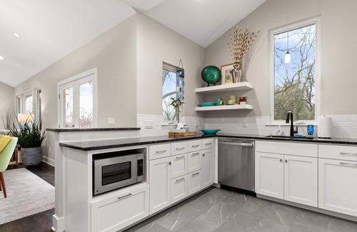 Zilker House | Stay in a Historic Home of SXSW Director - Sleeps 5!