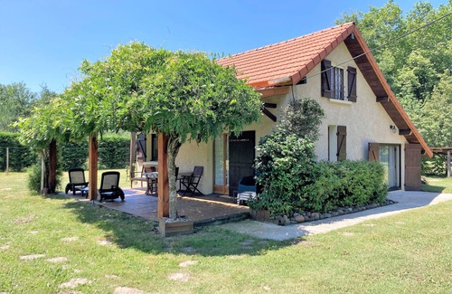 Aureilhan Cottage | Unique Former Sheepfold in Expansive Park with Ocean Views