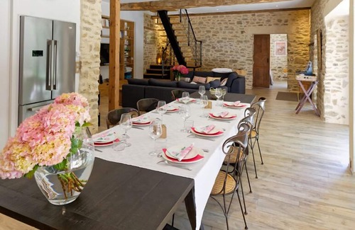 Guerande Cottage | Historic Oceanfront Retreat in Former 17th Century Stables