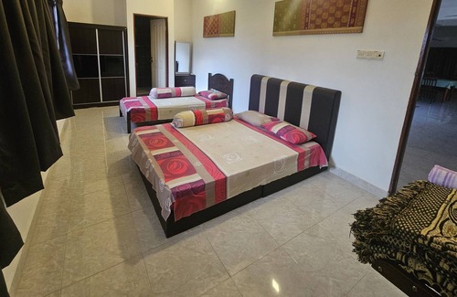 Kampung Bukit Kadir Bed & Breakfast | Formula One B&B KLIA KUL Airport Transit