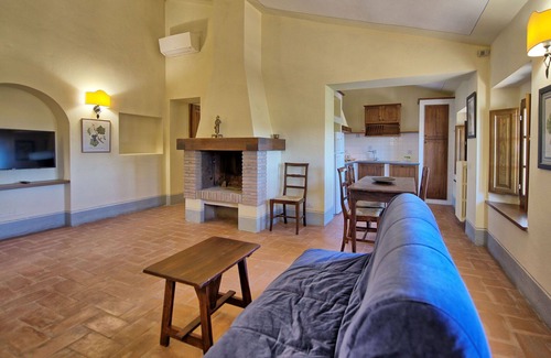 Castelnuovo Berardenga Apartment | Fornacino 3: Serene Vacation Rental with Pool in Tuscany
