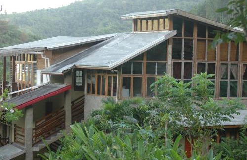 Mavis Bank Cabin | Peaceful Forres Park Nature Retreat with Pool & Spa
