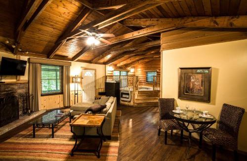 Dahlonega Resort | Exceptional Forrest Hills Mountain Resort with Pool & Dining