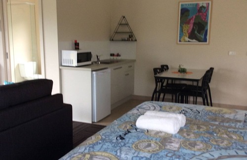 Forrest Apartment | Cozy Forrest River Valley Blue Wren Studio for Couples
