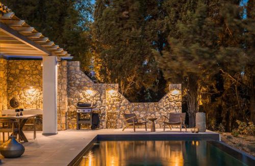 Sarlata Villa | Explore Forrest Villa: Family-Friendly with Pool Access