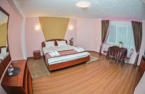 Rivne Hotel | Budget-Friendly Forsage: Top-Rated Stay with Breakfast & Kitchen