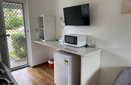 Forster Hotel | Guest Rated: Forster and Wallis Lake Motel with Kitchen