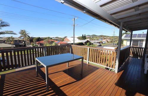 Forster House | Forster Beach House: 2 BR, 1 BA House in Forster, Sleeps 5