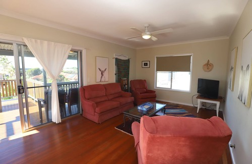 Forster House | Forster Beach House: 2 BR, 1 BA House in Forster, Sleeps 5