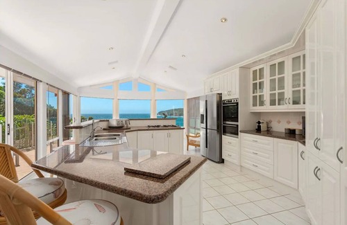 Forster House | Beachfront Getaway at Jewel of the Sea with Pool & Spa