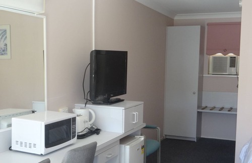 Forster Hotel | Comfortable Forster Palms Motel with Pool and Breakfast