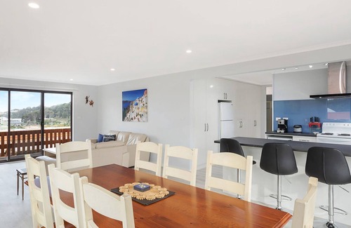 Narooma Apartment | Premier Forsters Bay Haven in Narooma with Family Amenities