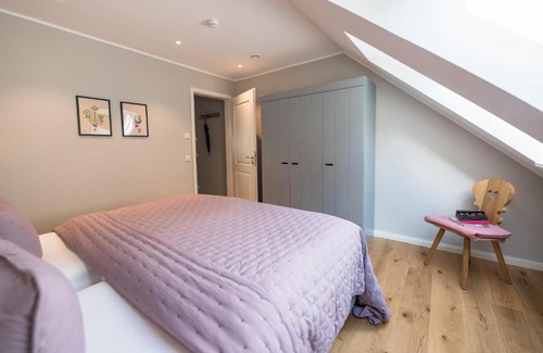 Friedeburg Apartment | Discover Forsthaus Gödens: Pet-Friendly Beach Retreat