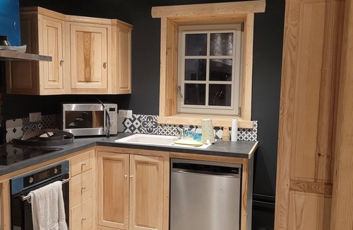 Messeix House | Discover Forsythias: Highly Rated Stay with Family-Friendly Amenities