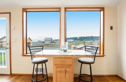 Coupeville House | Oceanfront Fort Casey Coastline: A 4-Star Family Retreat