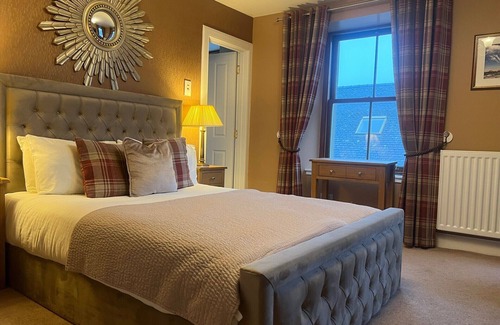 Lerwick Hotel | Top-Rated Fort Charlotte Guesthouse with Kitchen & Breakfast