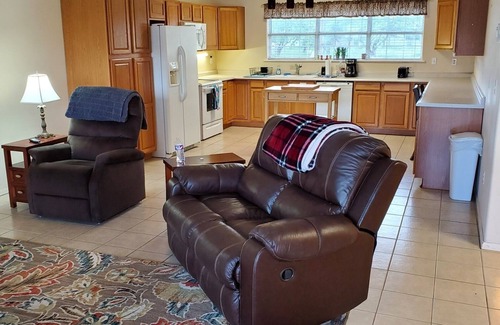 Brackettville House | Fort Clark Springs Barndominium with RV Space & Pool Access