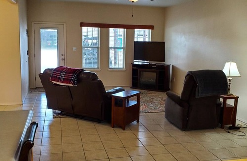 Brackettville House | Fort Clark Springs Barndominium with RV Space & Pool Access