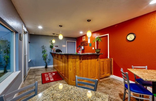 Fort Davis Hotel | Inviting Fort Davis Inn & RV Park: Family and Pet Friendly