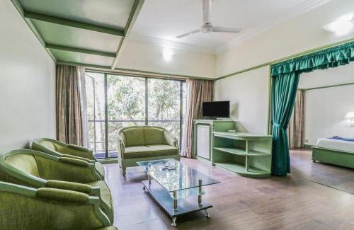 Chittilapilly Hotel | Family-Friendly Fort Gate Hotels & Resorts with Dining Options