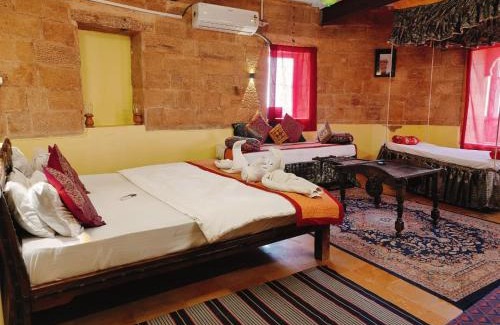 Amar Sagar Pol House | Budget-Friendly Saffron Homestay with Family Amenities
