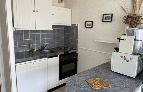 Fort-Mahon-Plage Apartment | Cozy Apartment in Fort-Mahon-Plage with Spa & Breakfast