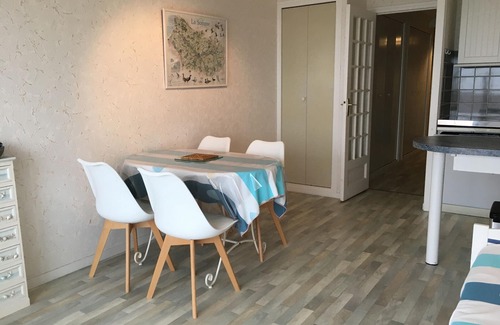 Fort-Mahon-Plage Apartment | Cozy Apartment in Fort-Mahon-Plage with Spa & Breakfast