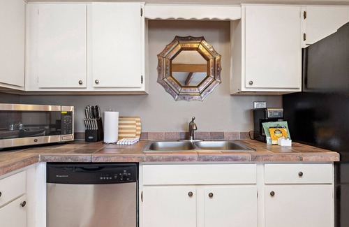 Northeast Santa Fe Apartment | Fort Marcy Hotel Suites: Family-Friendly Retreat with Pool