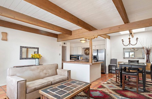 Northeast Santa Fe Apartment | Fort Marcy Hotel Suites: Family-Friendly Retreat with Pool