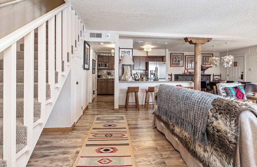 Northeast Santa Fe Apartment | Fort Marcy Hotel Suites: Family-Friendly Retreat with Pool