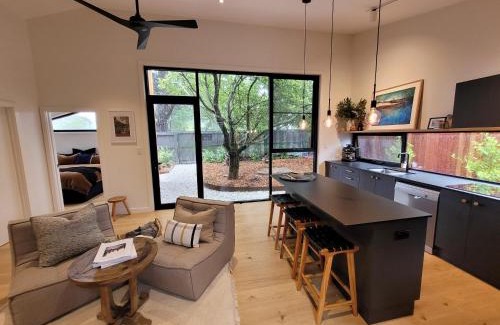 Blackheath Ski Chalet | Exceptional Fort Rock Cabin - Ideal for Families and Friends