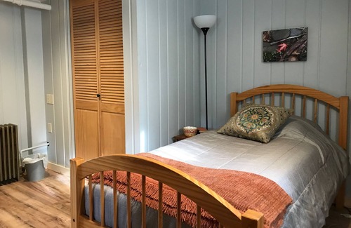 Moscow Apartment | Exceptional Fort Russell Cottage Suite with Pet-Friendly Amenities