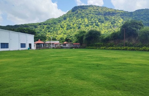 Daulatabad Hotel | Discover Fort View Resort: Family-Friendly with Pool Access