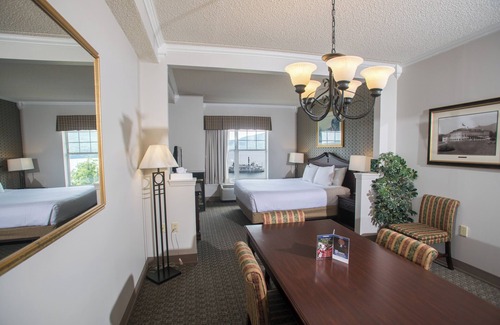 Lake George Resort | Discover Fort William Henry Hotel: Pool, Spa & Great Reviews