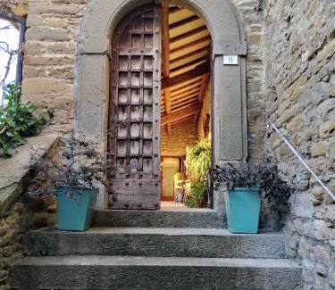 Casola Valsenio Bed & Breakfast | Indulge at Fort Cozzo: Jacuzzi Suite & Sauna Getaway