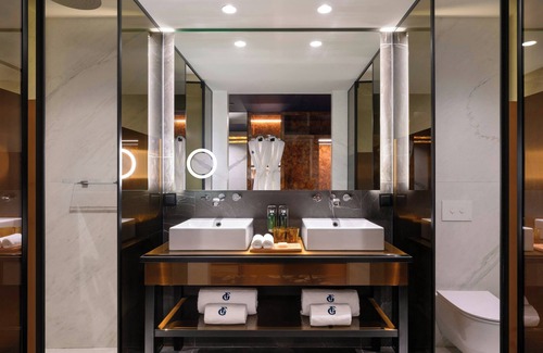Santa Marinha Hotel | Experience The Lodge Hotel: 5-Star Spa and Pool Retreat