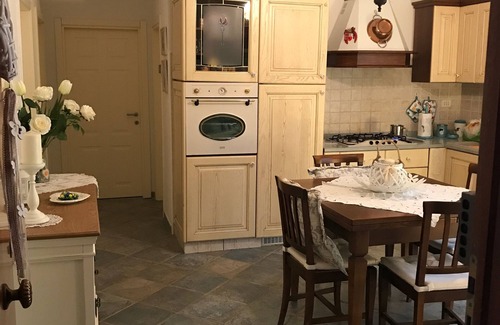 Cinquale Apartment | Comfortable Forte dei Marmi Sweet Home with Free Wi-Fi