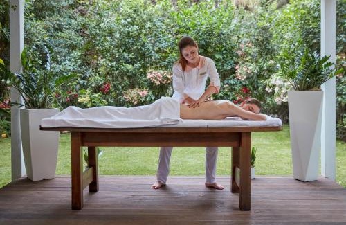 Forte Village Hotel | Elegant Forte Village Resort: Villa Del Parco & Spa Awaits
